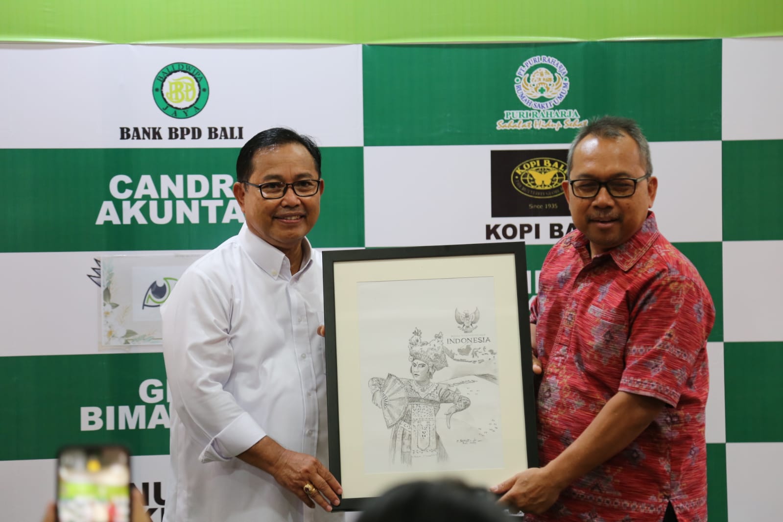 Pameran Lukisan dr. Bagus Darmayasa Meriahkan HUT BKFK Ke-61