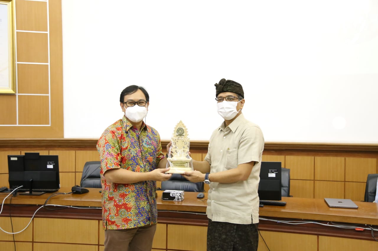 The Faculty of Medicine at Udayana University received a benchmarking visit from Hasanuddin University in Makassar.