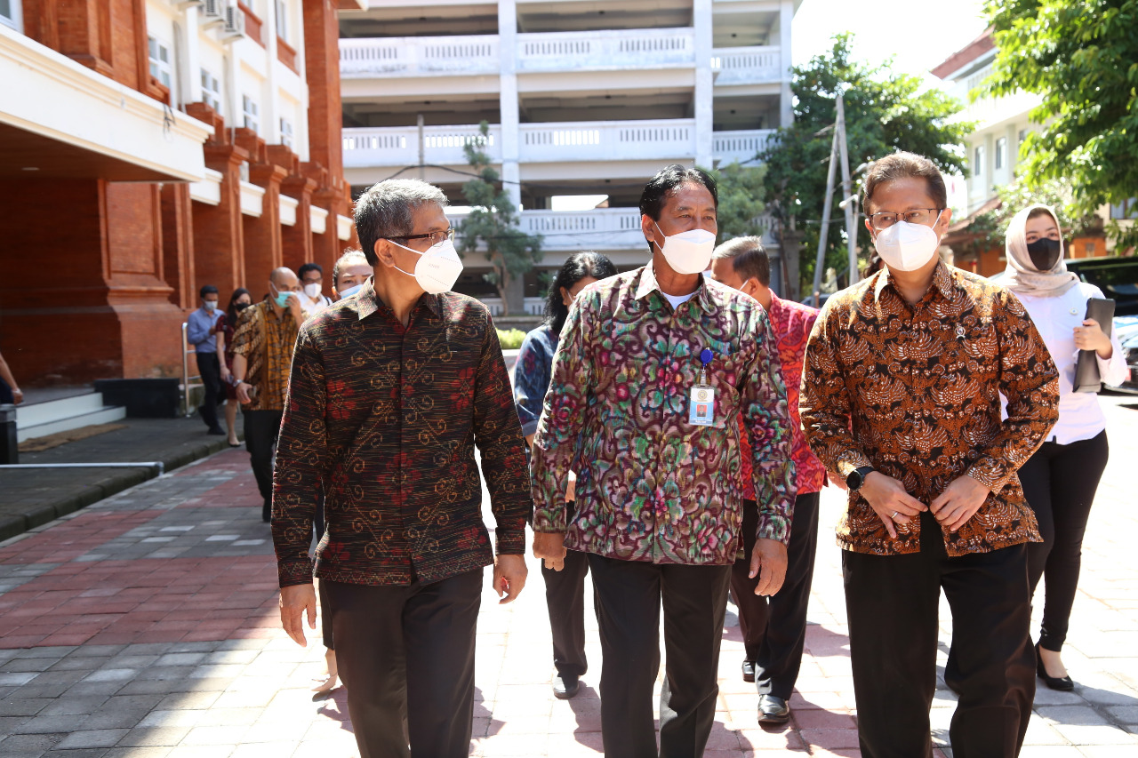 Kunjungan Menteri Kesehatan Republik Indonesia untuk Persiapan Penempatan Mesin Whole Genome Sequencing (WGS) pada Laboratorium Biomedik Terpadu Fakultas Kedokteran Universitas Udayana