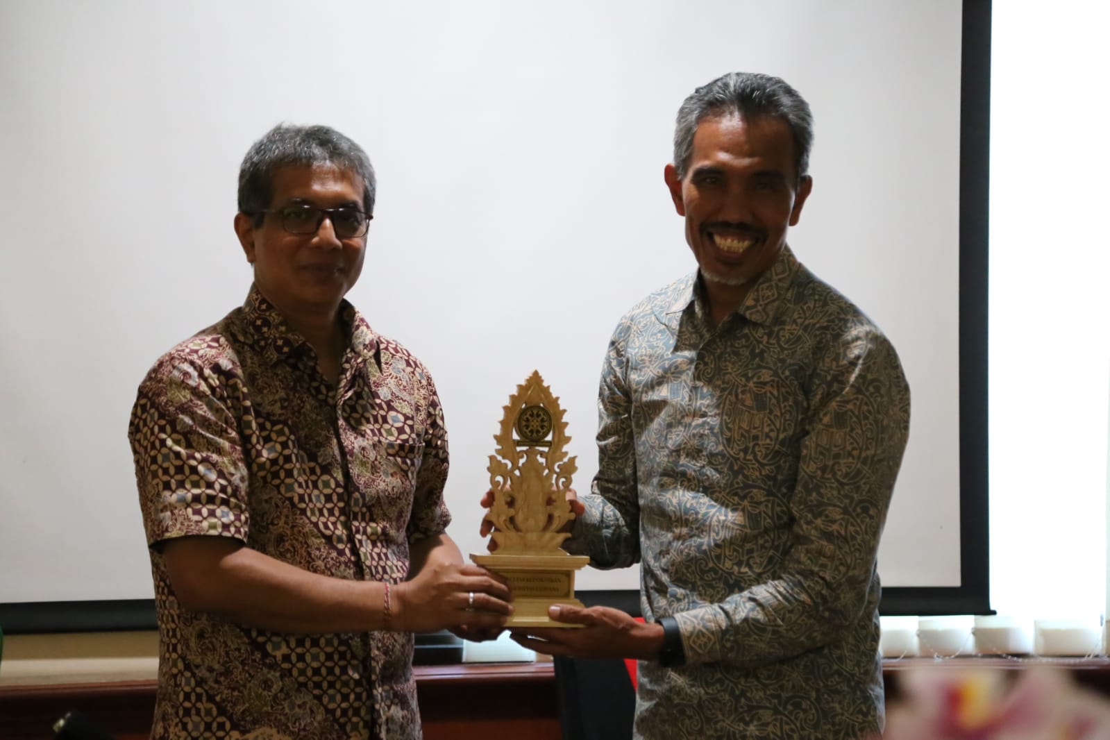Exploration of Collaboration with the Faculty of Medicine, Andalas University   Located in the Dean's meeting room, Unud Medical Faculty Building, Denpasar, the Dean of the Unud Medical Faculty, Dr. dr. Komang Januartha Putra Pinatih, M.Kes received 