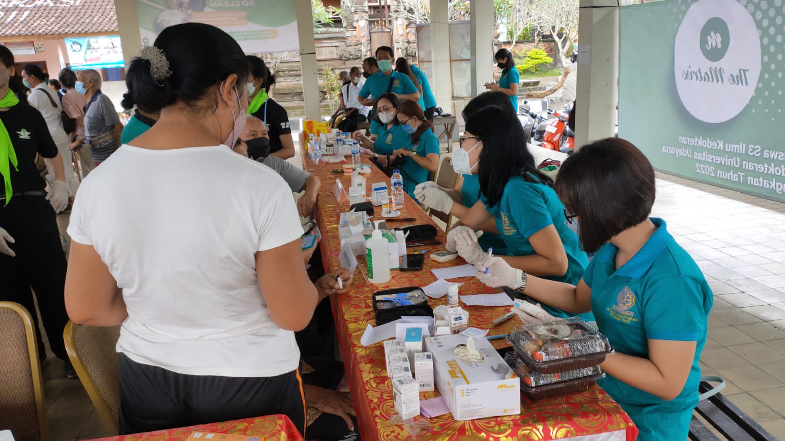 Program Studi S3 Ilmu Kedokteran FK Unud Dukung Desa Celuk Go Green, Go Clean