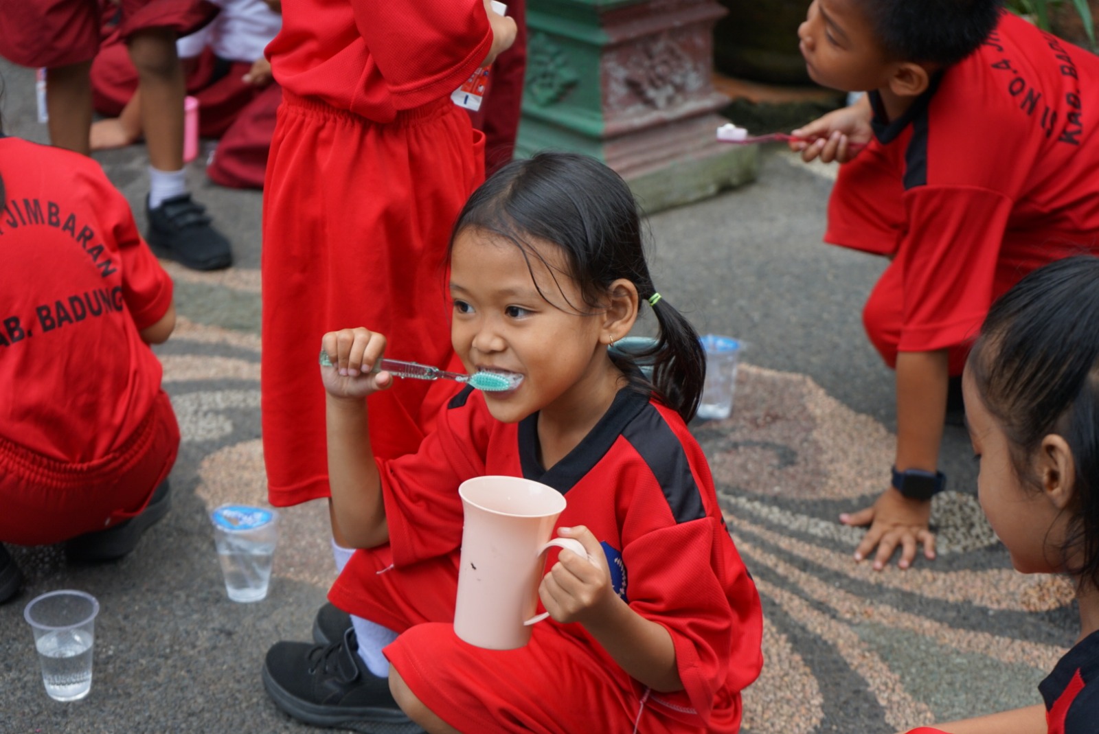 Synergy between FK Unud and Unilever to Support Dental Health Through School Health Program 2023